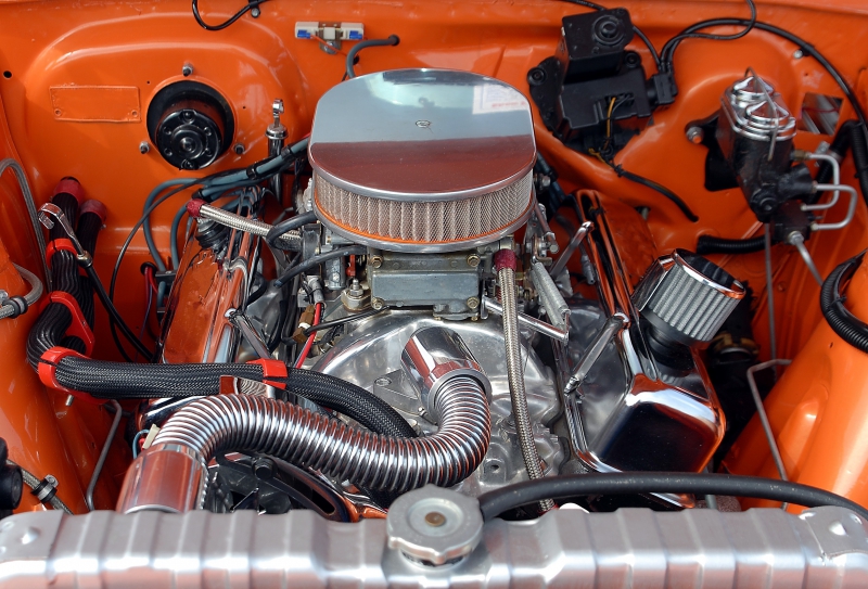 garagiste-BENDEJUN-min_car-engine-1738309